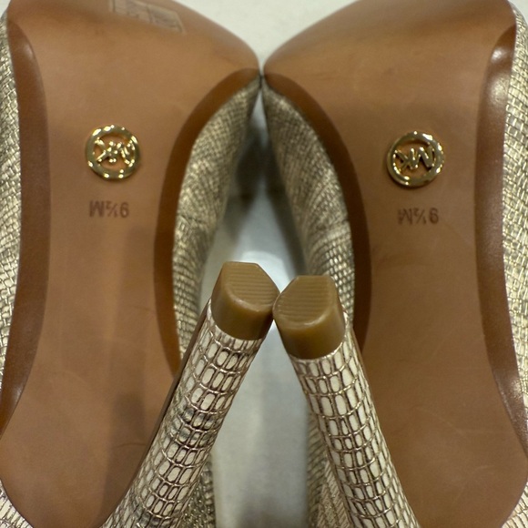 Michael Kors Lolita Heels Size 9.5 Metallic Gold Pom NWOB - Picture 10 of 13